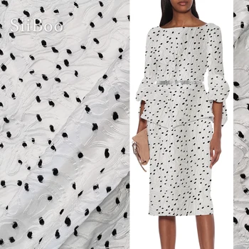 Americký styl bílá černá polka dot křivky příze barvené žakárové brokátu tkaniny pro šaty, tkáně, hadřík tela tecidos stoffen SP5485