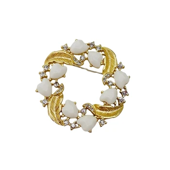 Evropské a Americké retro Brož matný zlatý list věnec ve tvaru srdce Brož pearl kytice nové doplňky pro ženy