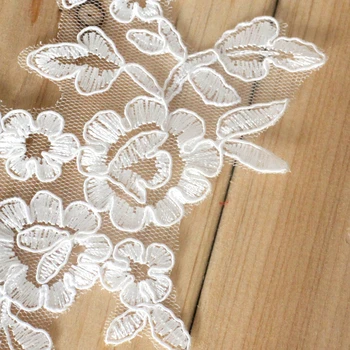 Zlato/Bílé Krajky svatební šaty krajka nášivka vyšívací materiál vyšívané náplast 10ks